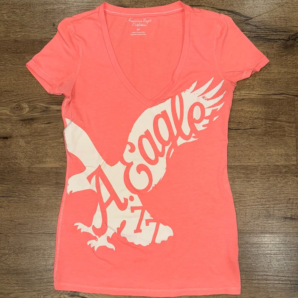 Vintage Y2K American Eagle Vneck Shirt Size: Small